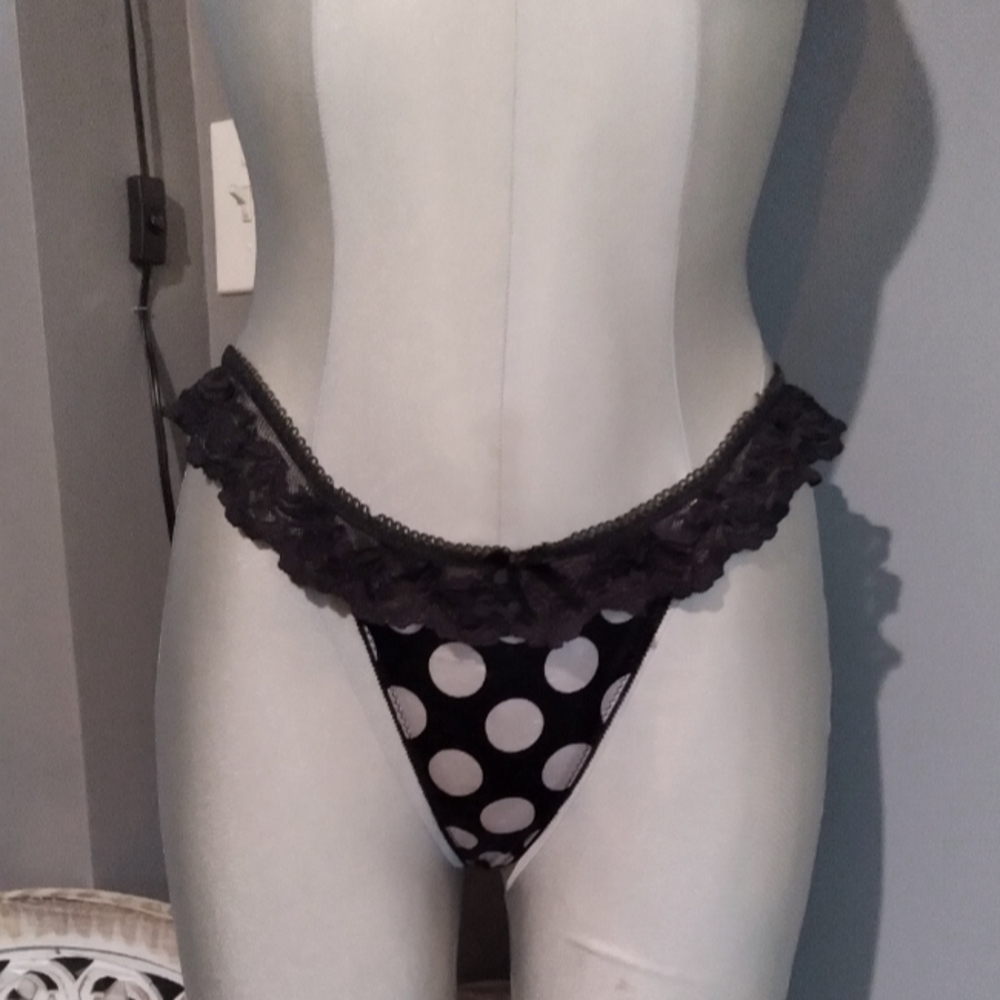 Ladies black n white polkadot panties